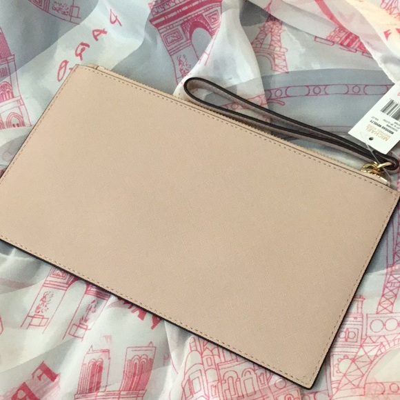 NWT Michael Kors Jet Set EFFIE TOWERS Nouveau Novelty Leather Large Wrislet - Picture 7 of 16